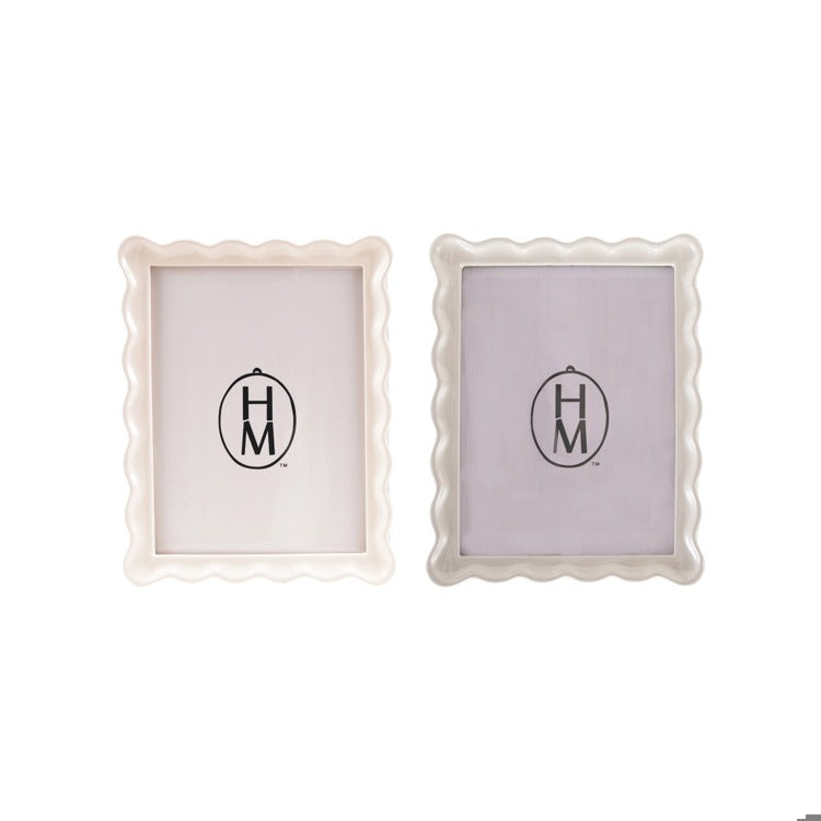 7-1/4"W x 9-1/4"H Resin Scalloped Photo